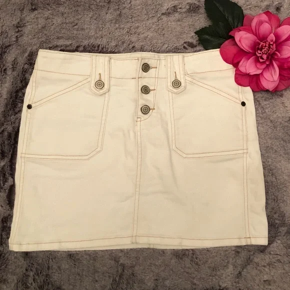 Express white denim mini skirt w/ buttons 5/6 - Picture 8 of 9